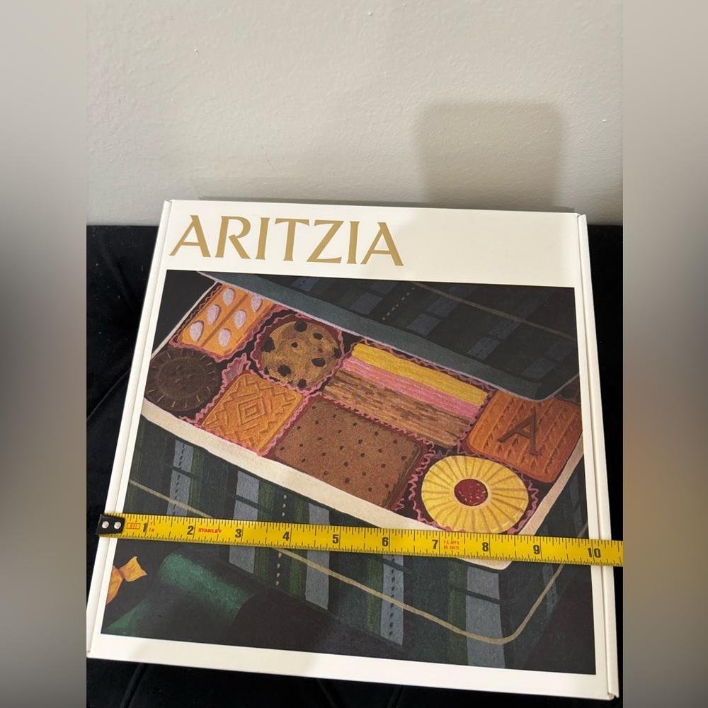 Aritzia Gift Box - Picture 4 of 5